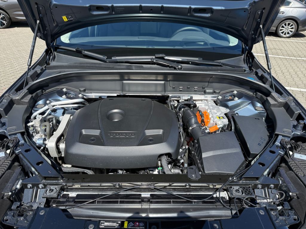 VOLVO XC60 T6 AWD Plug-in Hybrid Plus Dark 360° VOLVO XC60 T6 AWD Plug-in Hybrid Plus Dark 360°