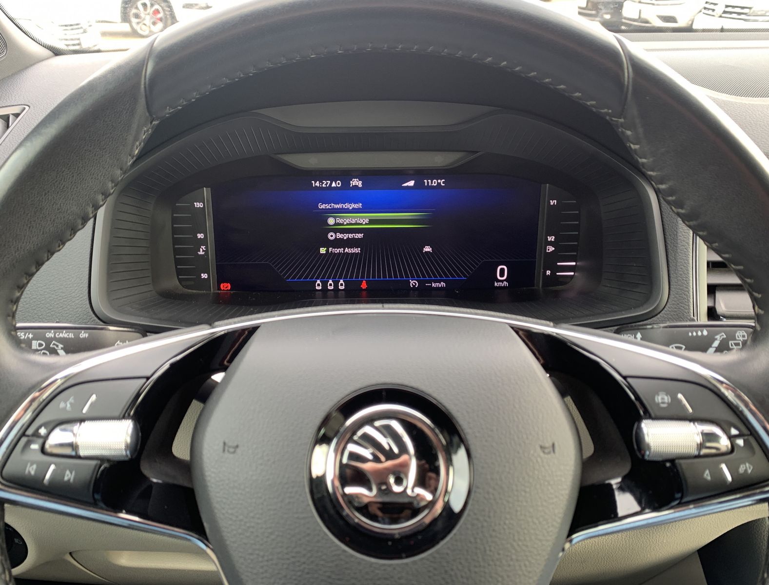 Fahrzeugabbildung SKODA Karoq 2.0 TDI*Style*LED*Navi*Pano*STHZ*CANTON*