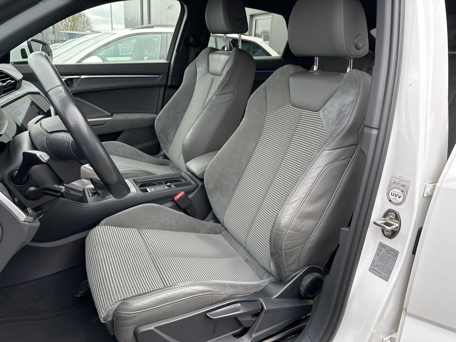 Fahrzeugabbildung Audi Q3 SpB 35 TDI Black-Paket NAV+LED+DAB+V-COCKPIT