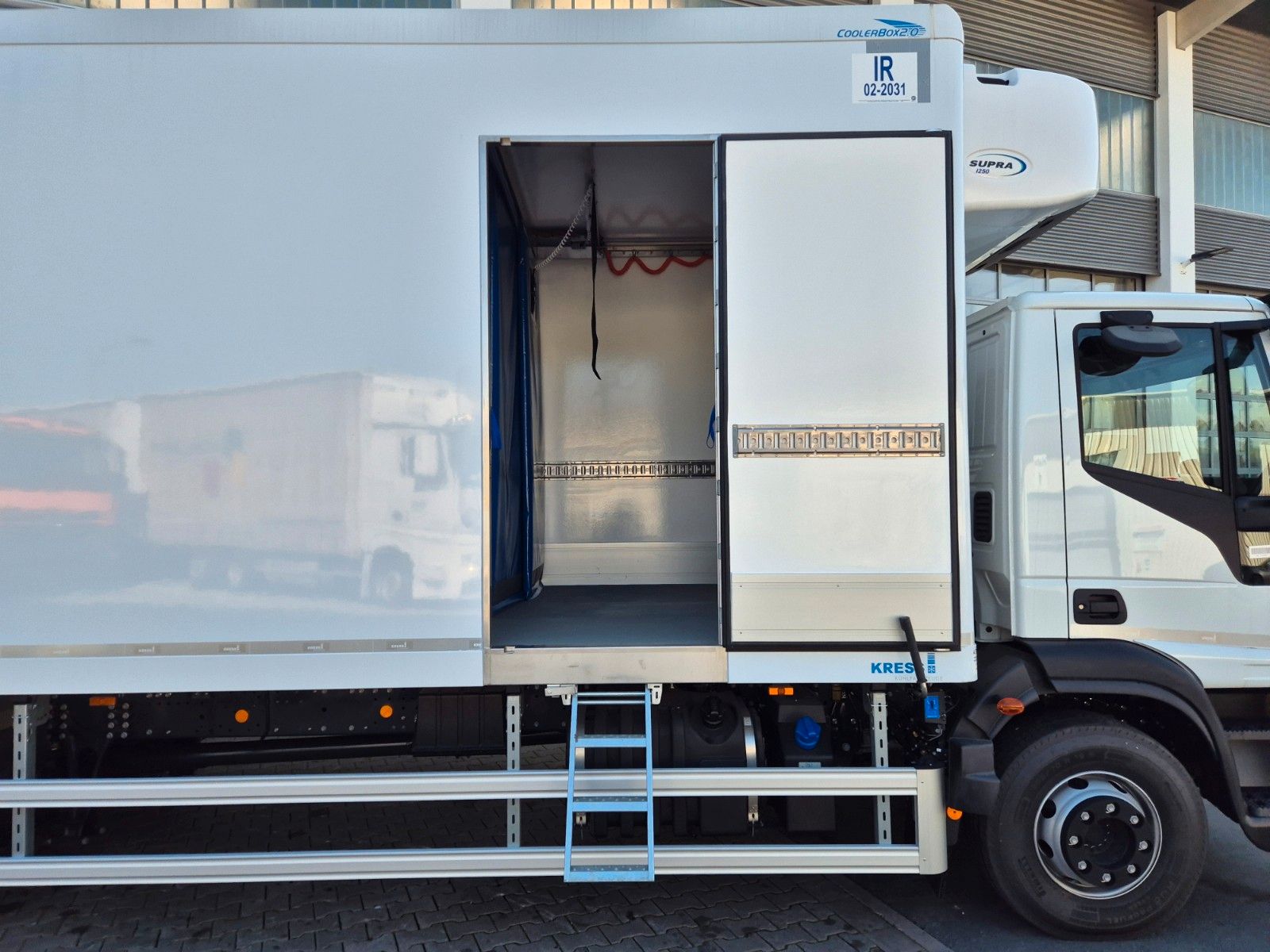 Fahrzeugabbildung Iveco Eurocargo ML160E28/P Carrier Supra 1250 LBW Tür