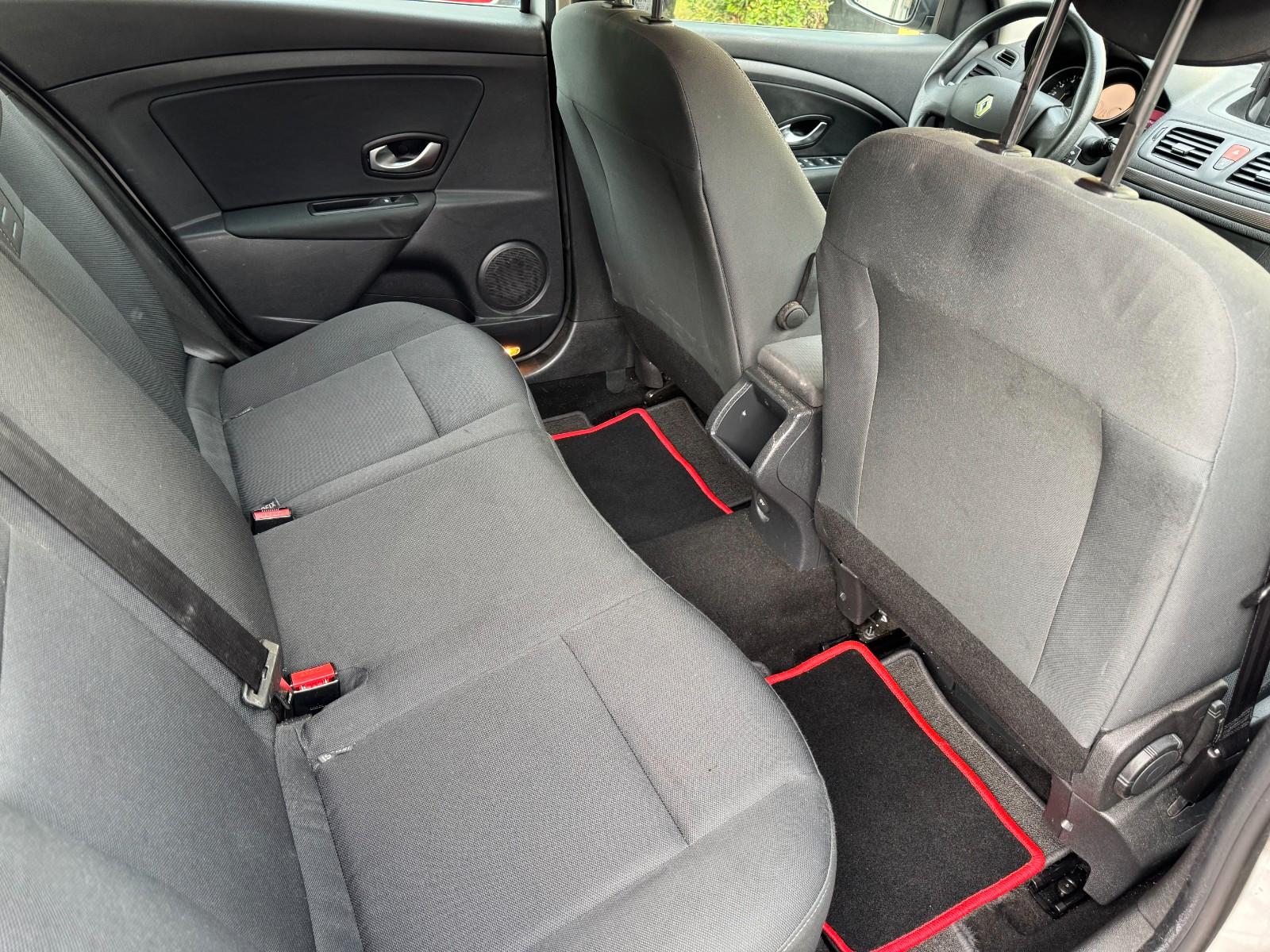 Renault Megane 2011 — photo 12