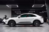 Porsche Macan 4 Beifahrerdisplay-Pano-Kamera - Porsche Elektroautos