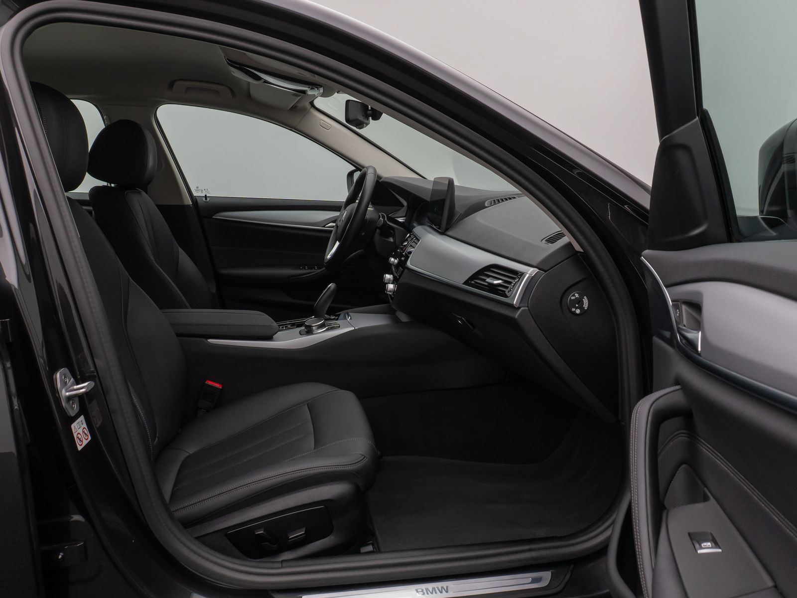 Fahrzeugabbildung BMW 520i PDC DAB CockPitPro Sitzhzg Alarm LED Leder