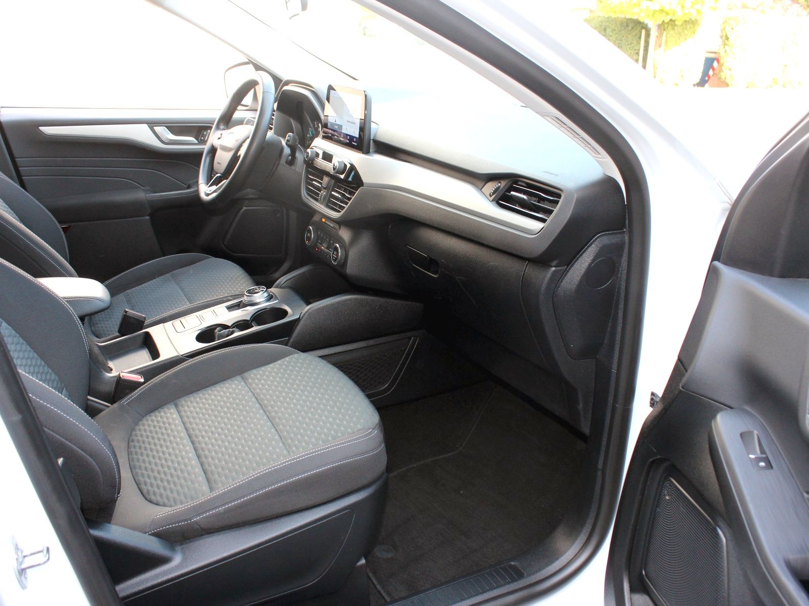 Fahrzeugabbildung Ford Kuga Plug-In Hybrid Cool & Connect 2,5 Duratec