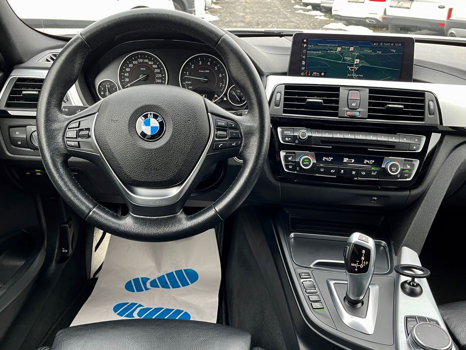 Fahrzeugabbildung BMW 330i Tour Aut M SPORTPAKET Navi Leder HUD VOLL!!