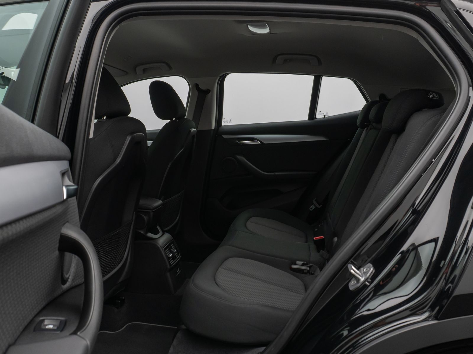 Fahrzeugabbildung BMW X2 sD20i HUD DAB Navi+Parkassist DrivAssis Alarm