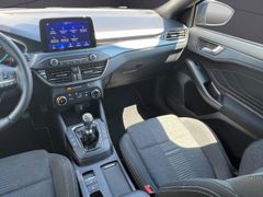 FORD Focus Lim. Active KLIMA,NAVI,PDC,TEMPOMAT,LED FORD Focus Lim. Active KLIMA,NAVI,PDC,TEMPOMAT,LED