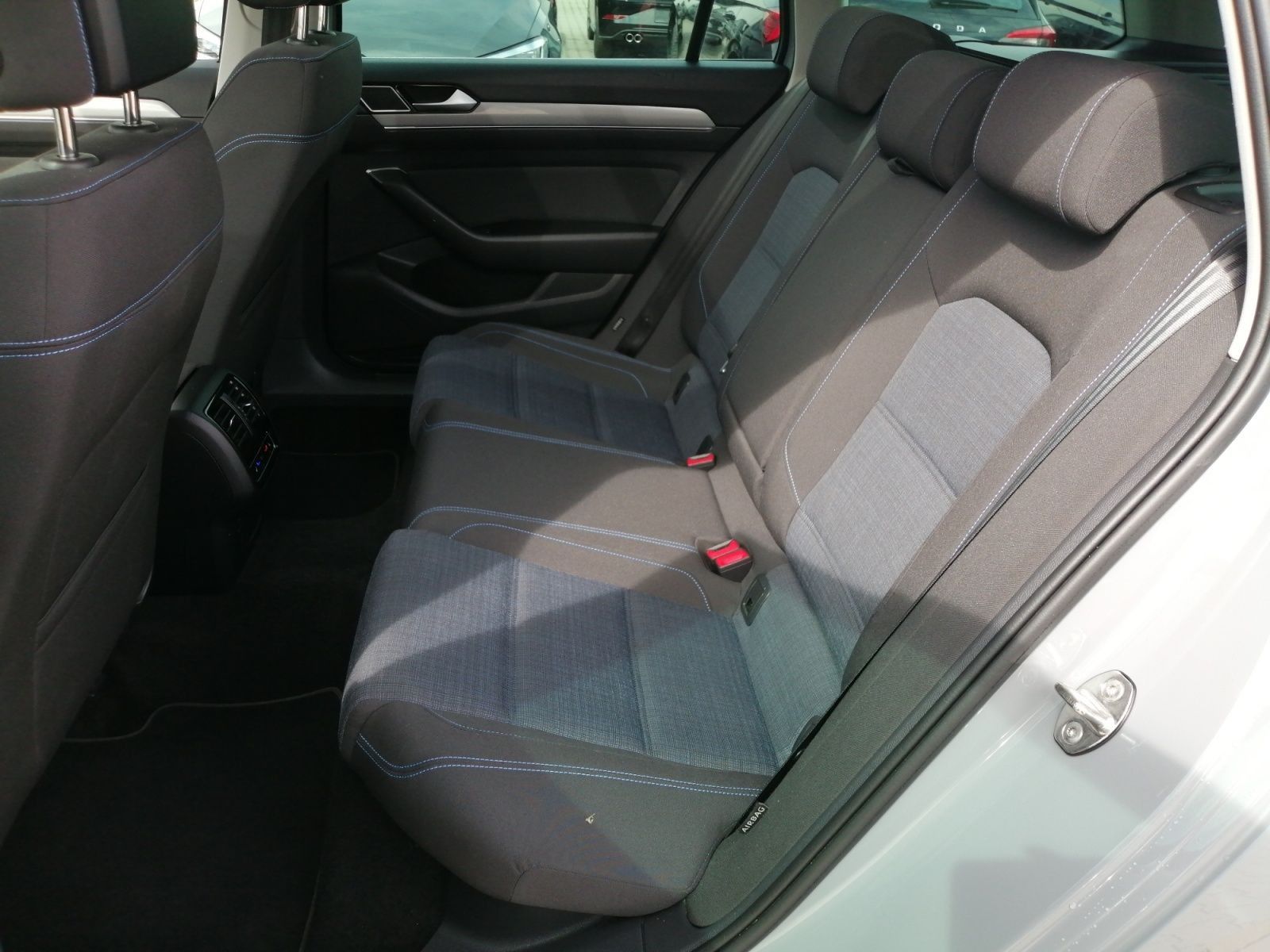 Volkswagen Passat Variant - Bild 16