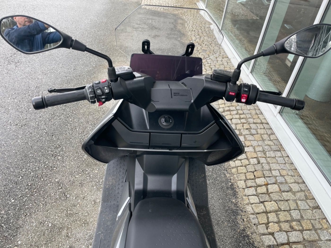 Fahrzeugabbildung BMW CE 04 Avantgarde mit Topcaseträger