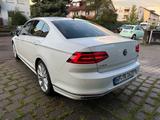 Volkswagen Passat 2.0 TDI SCR DSG R-LINE 4MOTION - Volkswagen Passat: R Line