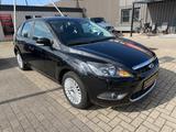 Ford Focus Lim. Titanium*1.6-KLIMA*2.HAND*SCHECKHEFTG - Ford Focus aus 2010: Titanium
