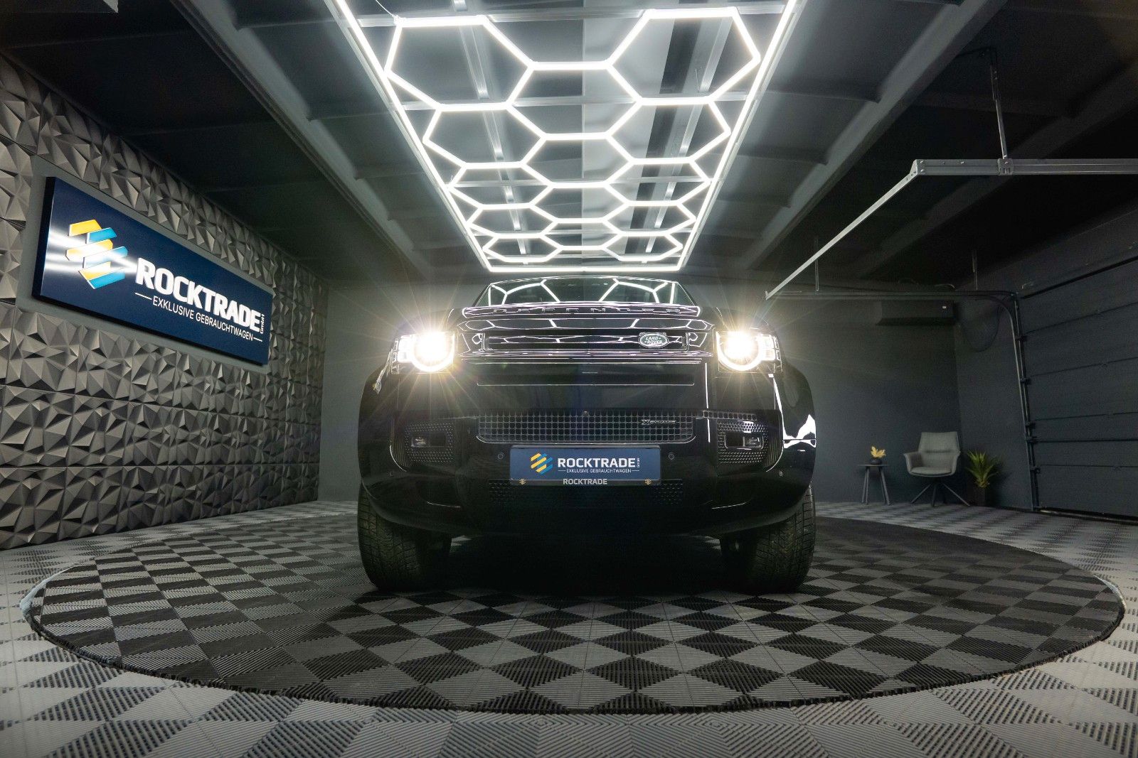 Fahrzeugabbildung Land Rover Defender 110 X-Dynamic Black Style Pack 4x4