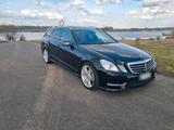 Mercedes-Benz E220 CDI Kombi AMG Paket S212 - Mercedes-Benz E 220 mit Diesel-Antrieb: Kombi, Schaltgetriebe
