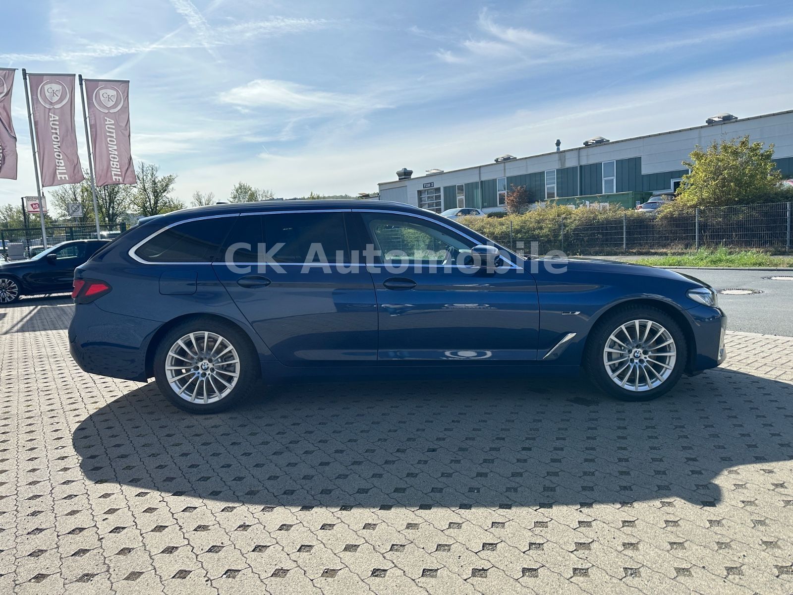 Fahrzeugabbildung BMW 530e xDrive Touring Luxury Line/Pano/LED/Kam/AHK