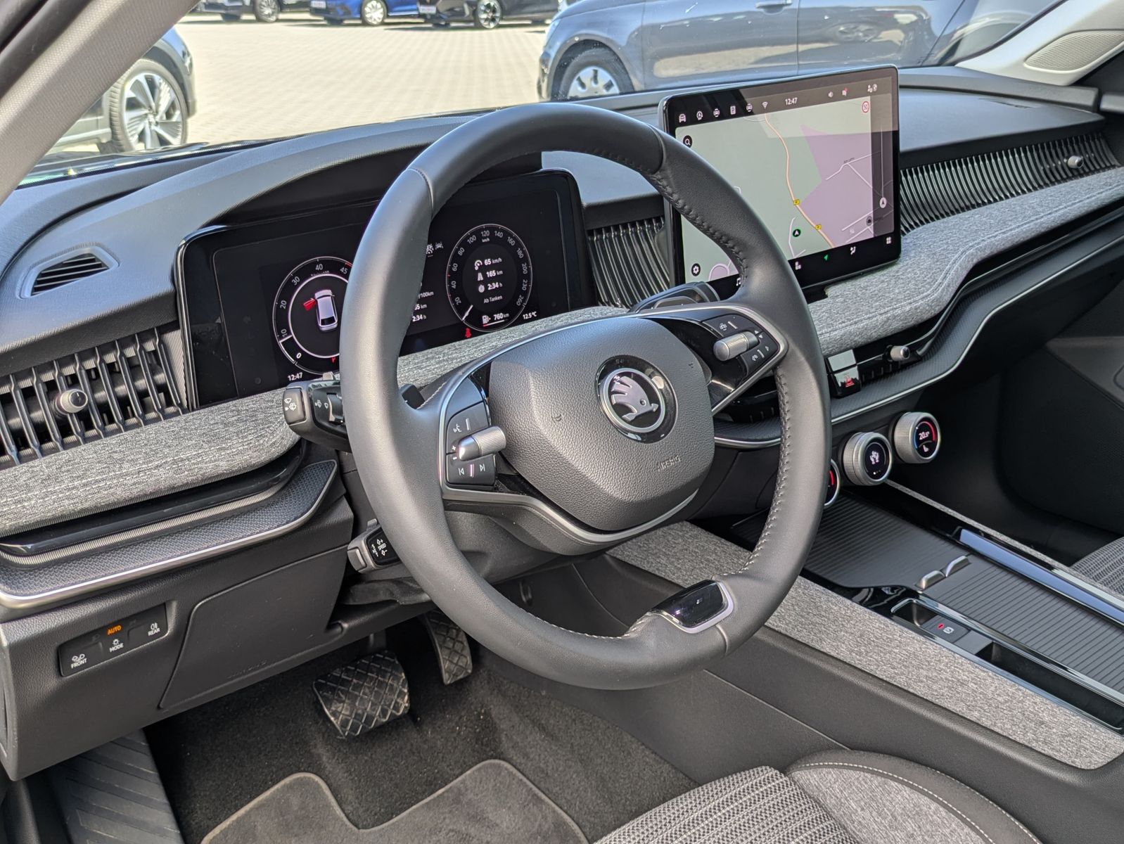 Fahrzeugabbildung SKODA Superb 2.0 TDI 4x4 Selection MATRIX*AHK*PANO*19"