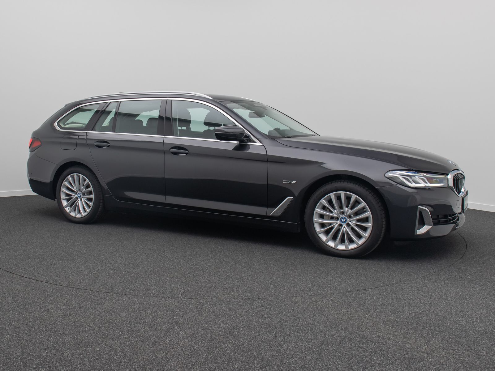 Fahrzeugabbildung BMW 530e xD LuxuryLine Panorama Laser Kamera HUD H/K