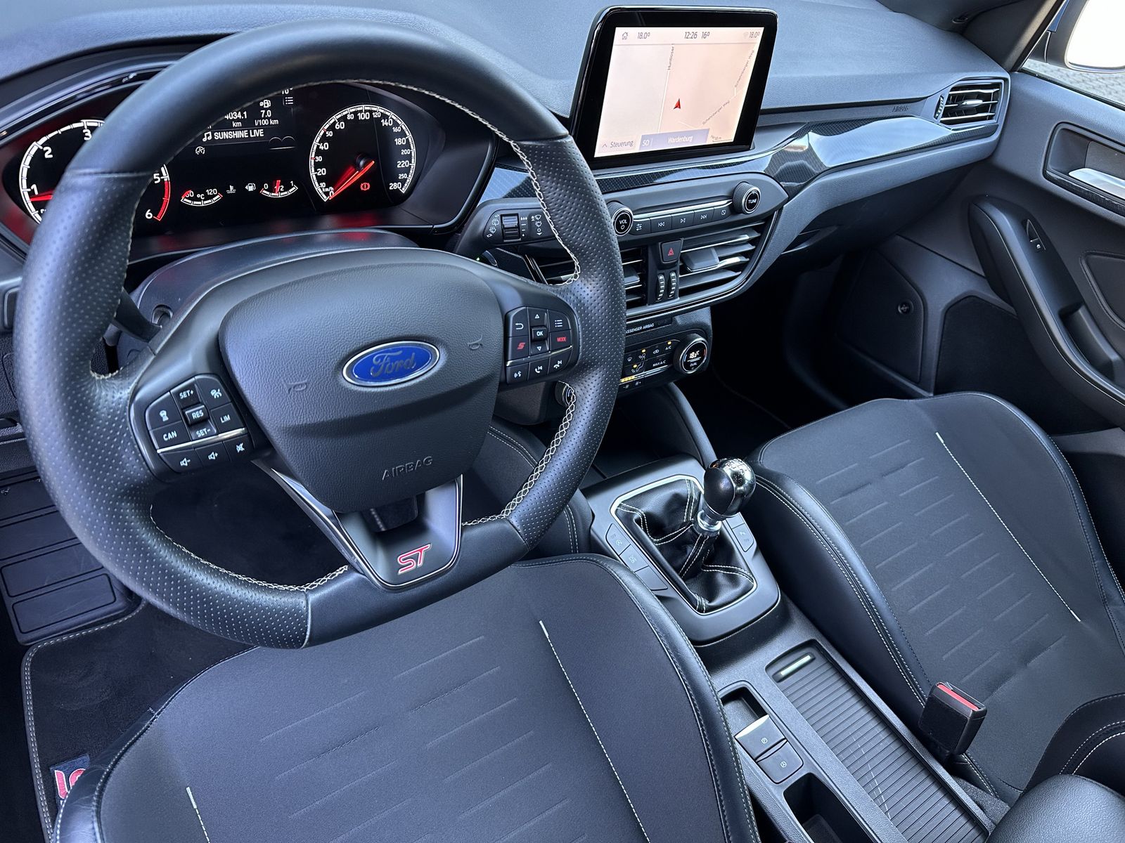 Fahrzeugabbildung Ford Focus 2.0 EB ST NAV+LED+AHK+ACC+VCOCKPIT+B&O+1HD