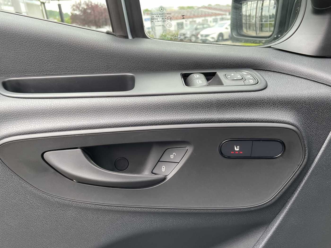 Fahrzeugabbildung Mercedes-Benz Sprinter 319 CDI 4x4 DoKa Klima Stdheiz AHK LED