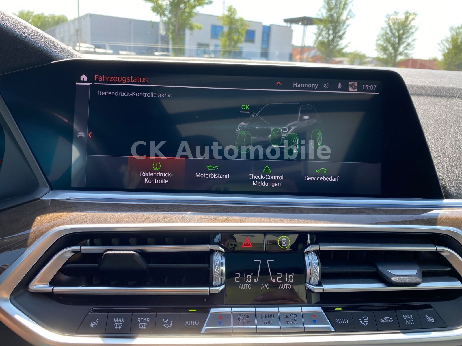 Fahrzeugabbildung BMW X5 xDrive 45e Individual/HeadUp/360°Kam/LED/AHK