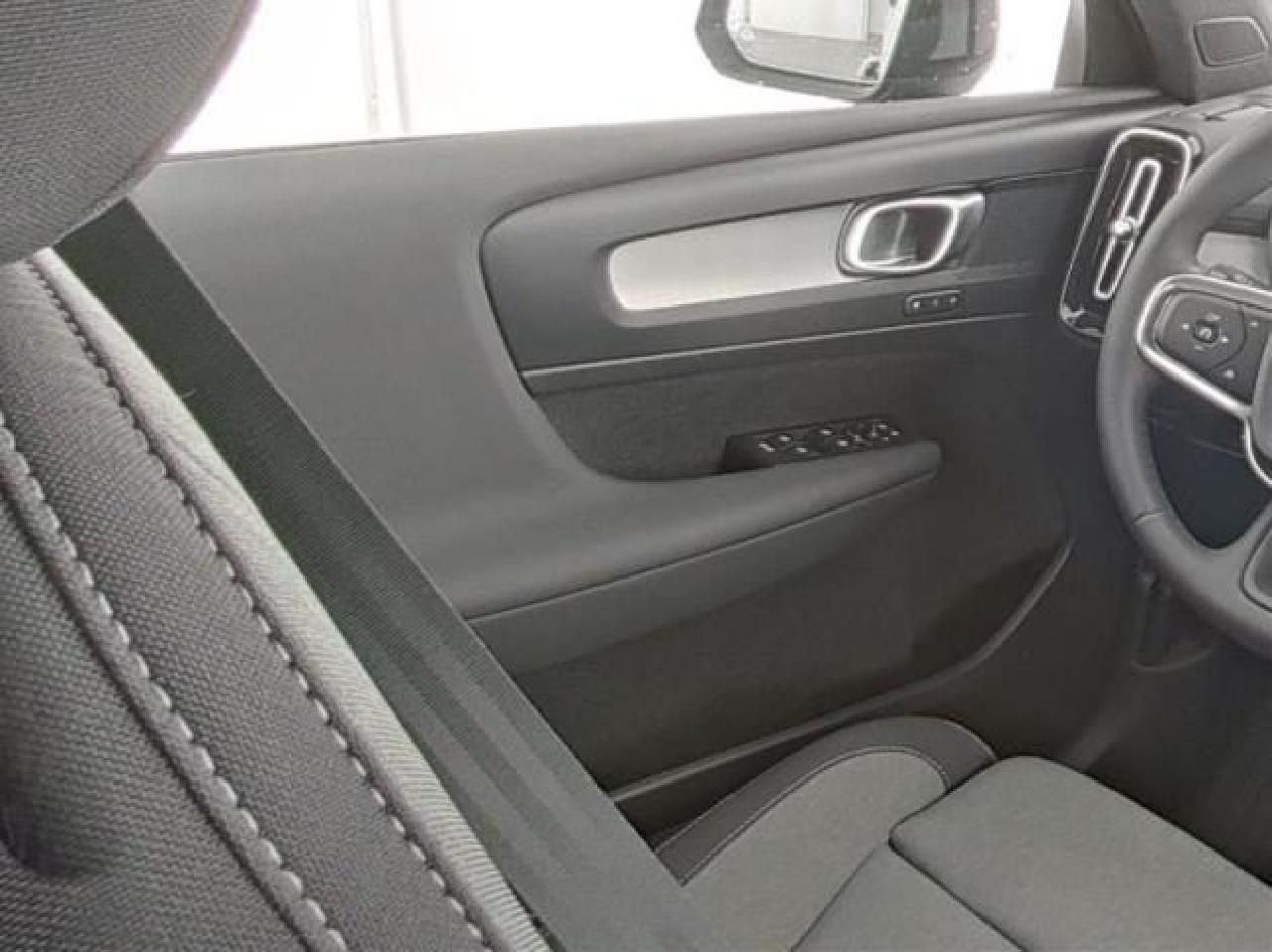 Fahrzeugabbildung Volvo XC40 B3 Benzin Core 2WD