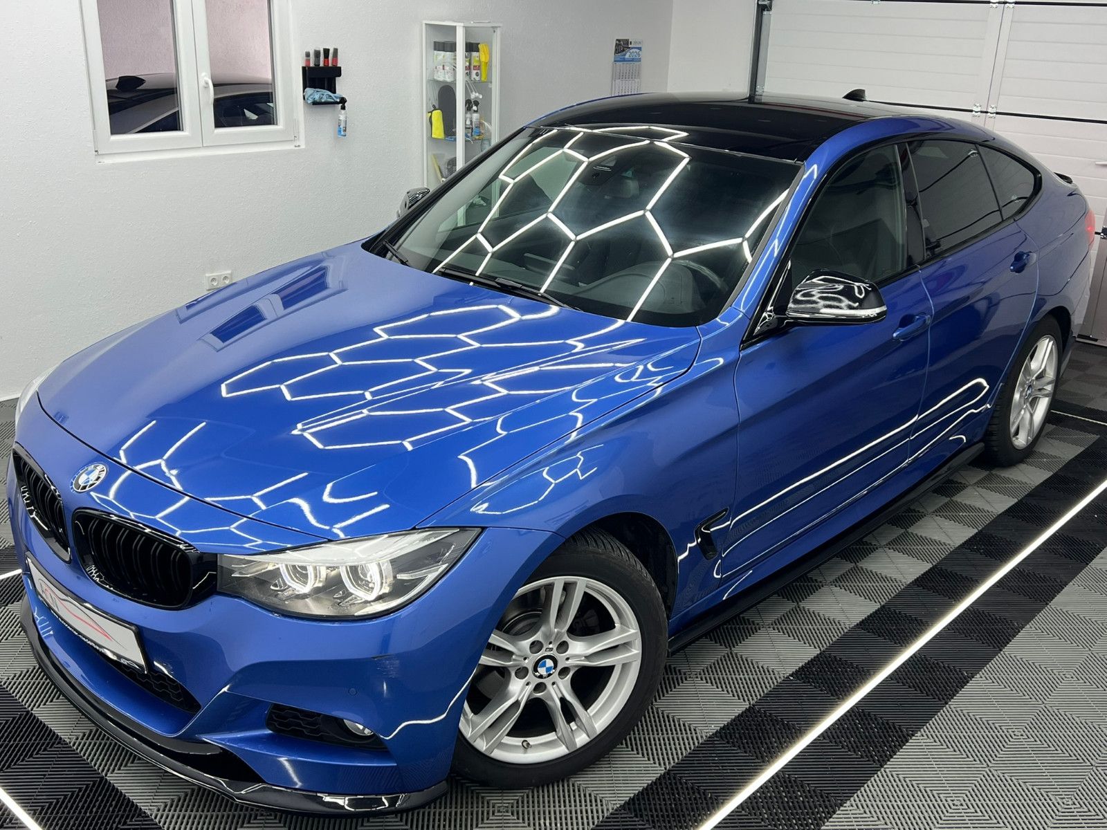 Fahrzeugabbildung BMW 330 i xDrive GT M SPORT/LED/NAVI PROF/AHK/DE FZG