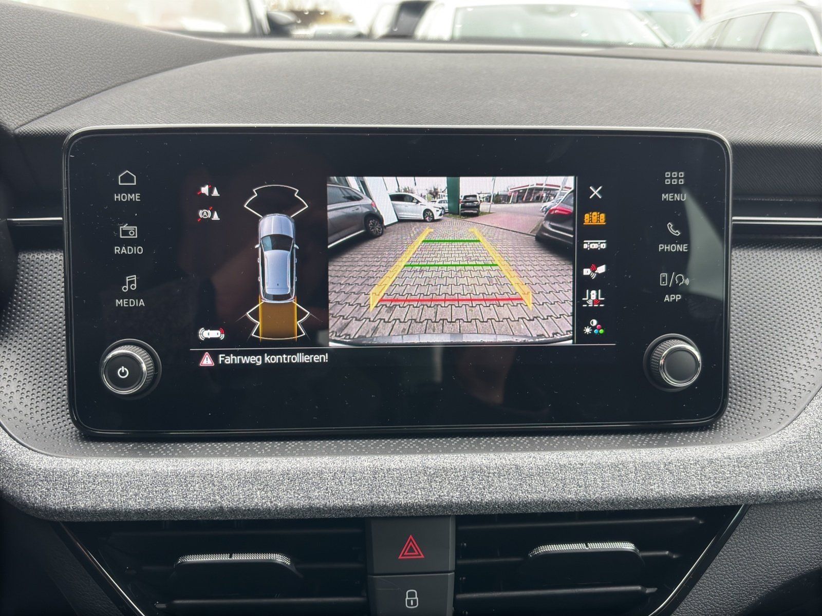 Fahrzeugabbildung SKODA Kamiq Balance 1.0 TSI DSG 5-JAHRE-GARANTIE+AHK