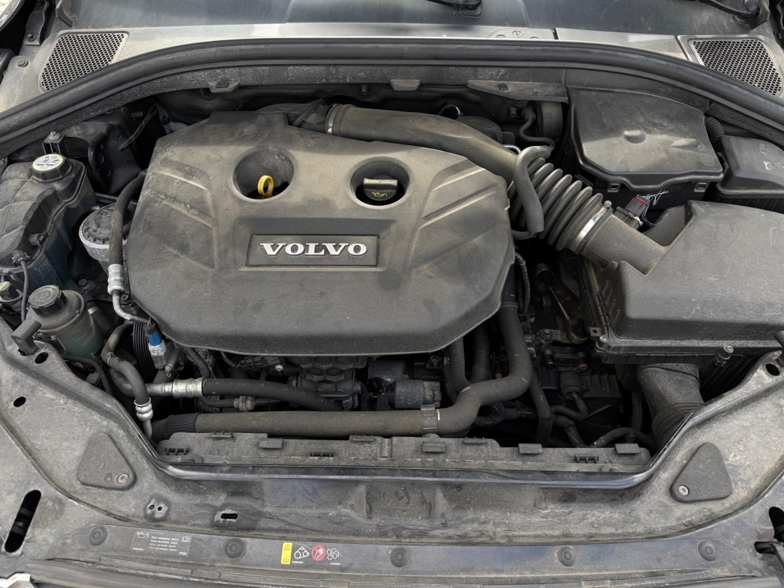 Volvo XC60 Kinetic 2.0 241 ch BVA / Toit panoramique / Cuir / GPS / Sièges chauffants
