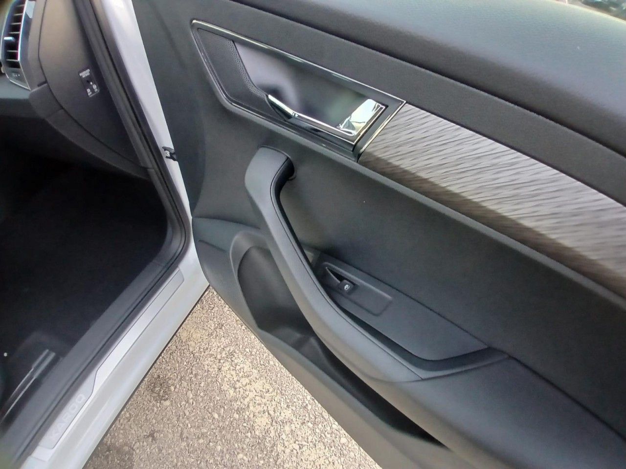 Fahrzeugabbildung SKODA Karoq 4x4 Selection TDI DSG AHK - 5 J.Garantie