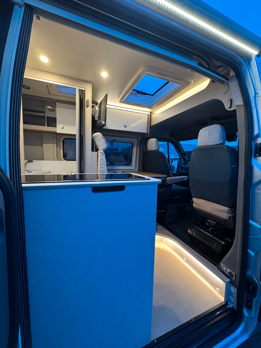 Fahrzeugabbildung Bürstner Delfin C 621 Limited - Garantie - Motorradbühne!