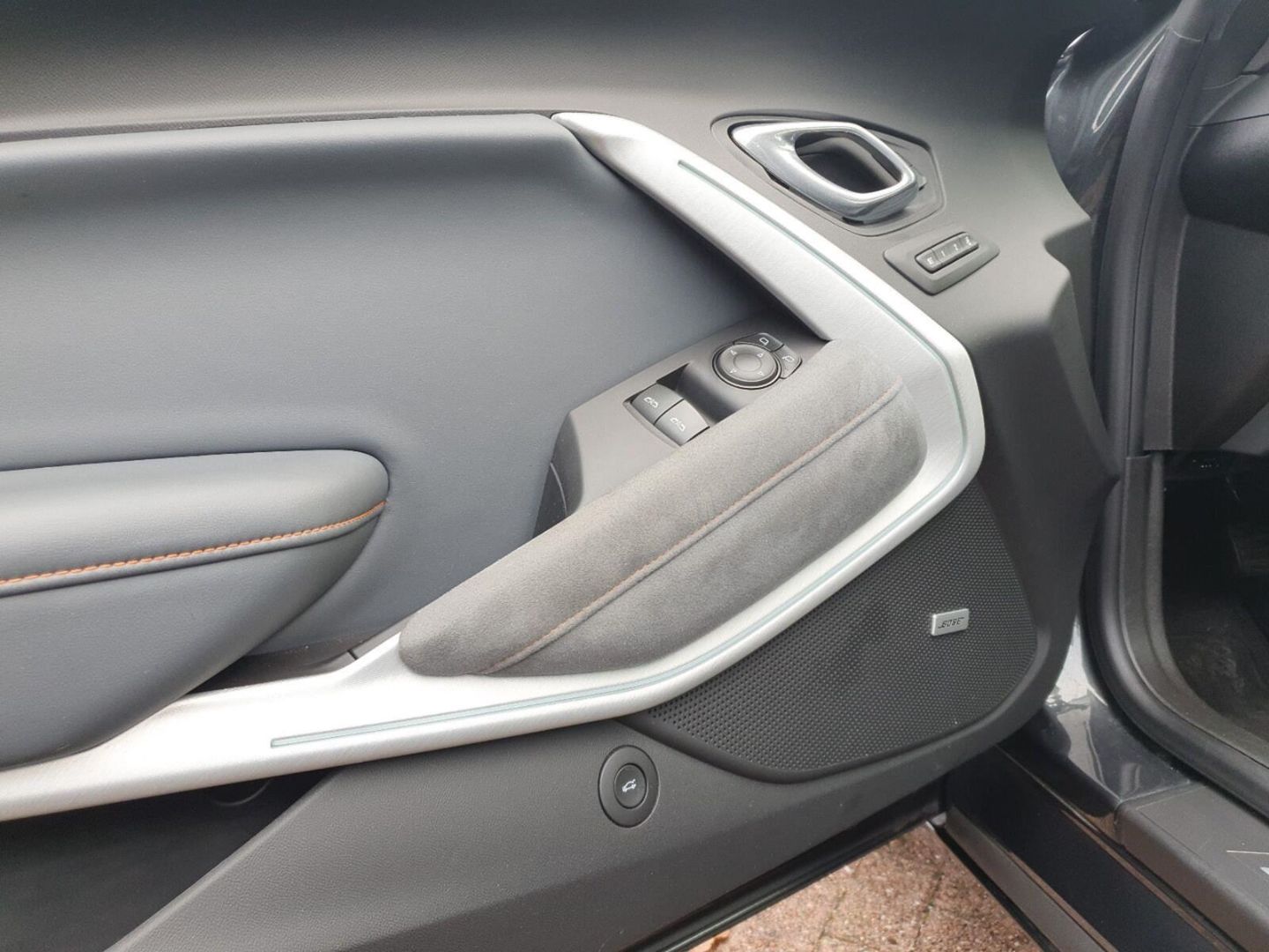 Fahrzeugabbildung Chevrolet Camaro Coupe 6.2 V8 50th Anniversary Edition