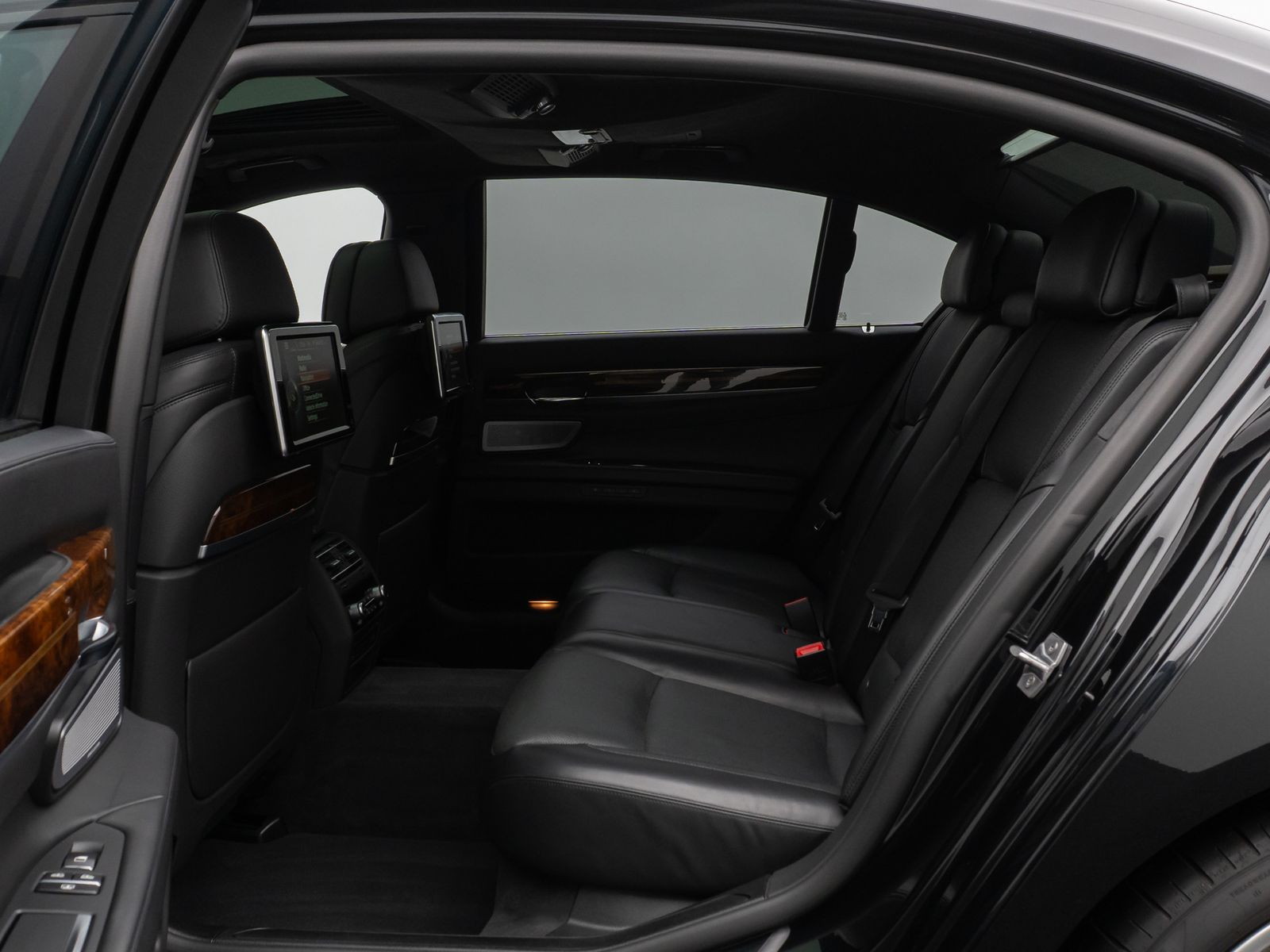 Fahrzeugabbildung BMW 760 Li M Sport Glasdach B&O HUD SoftCl NightVisi