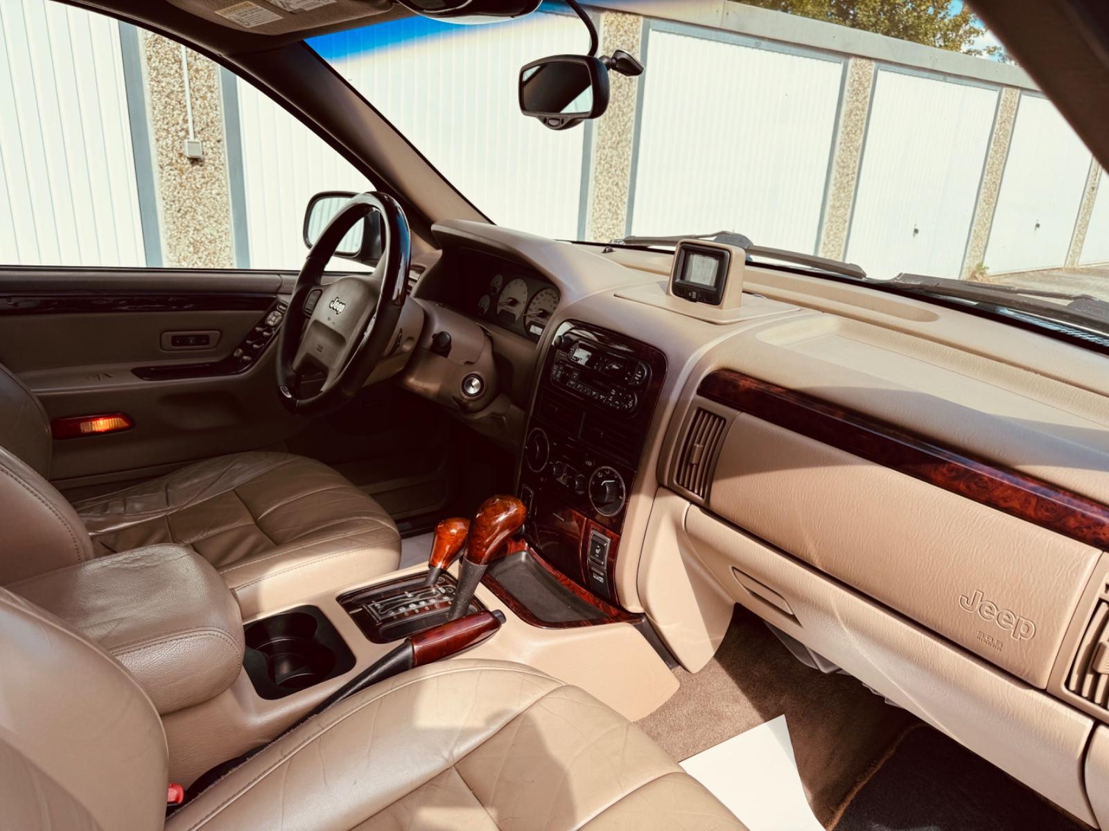 Jeep Grand Cherokee Limited 4.7 V8 223ch BVA - Attelage - Régulateur - Sièges éléctriques chauffants - Climatisation