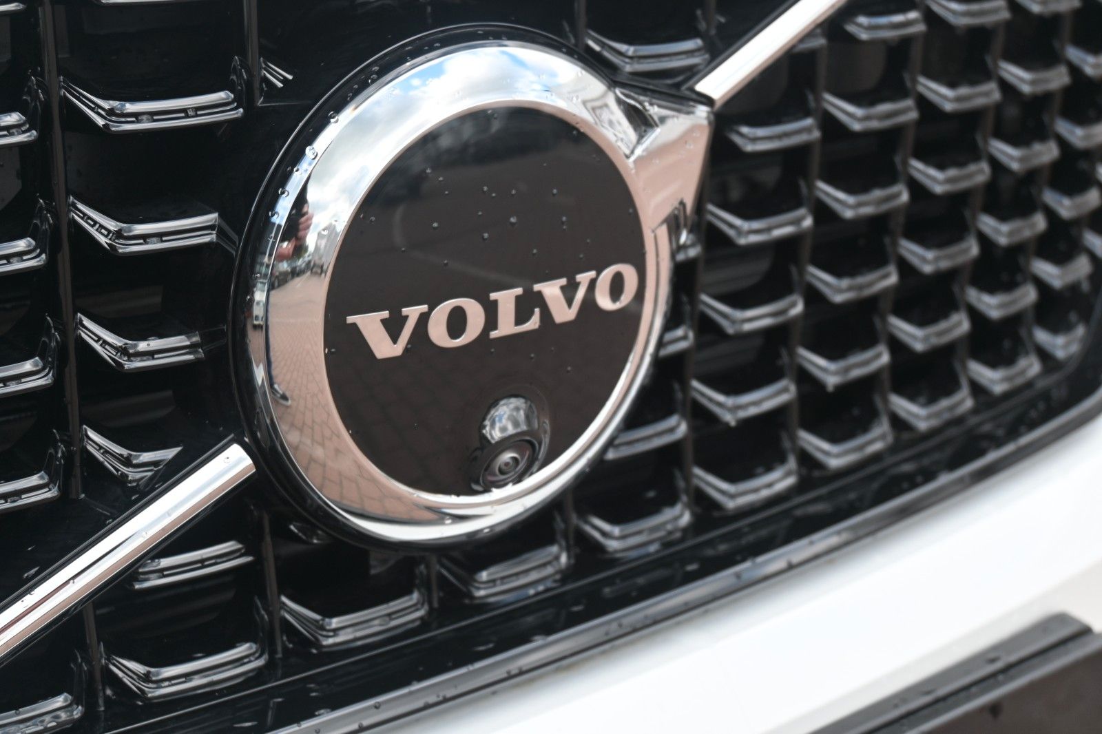 Fahrzeugabbildung Volvo XC40 B4 DKG Ultra Dark*PANO*360°*ACC*AHK