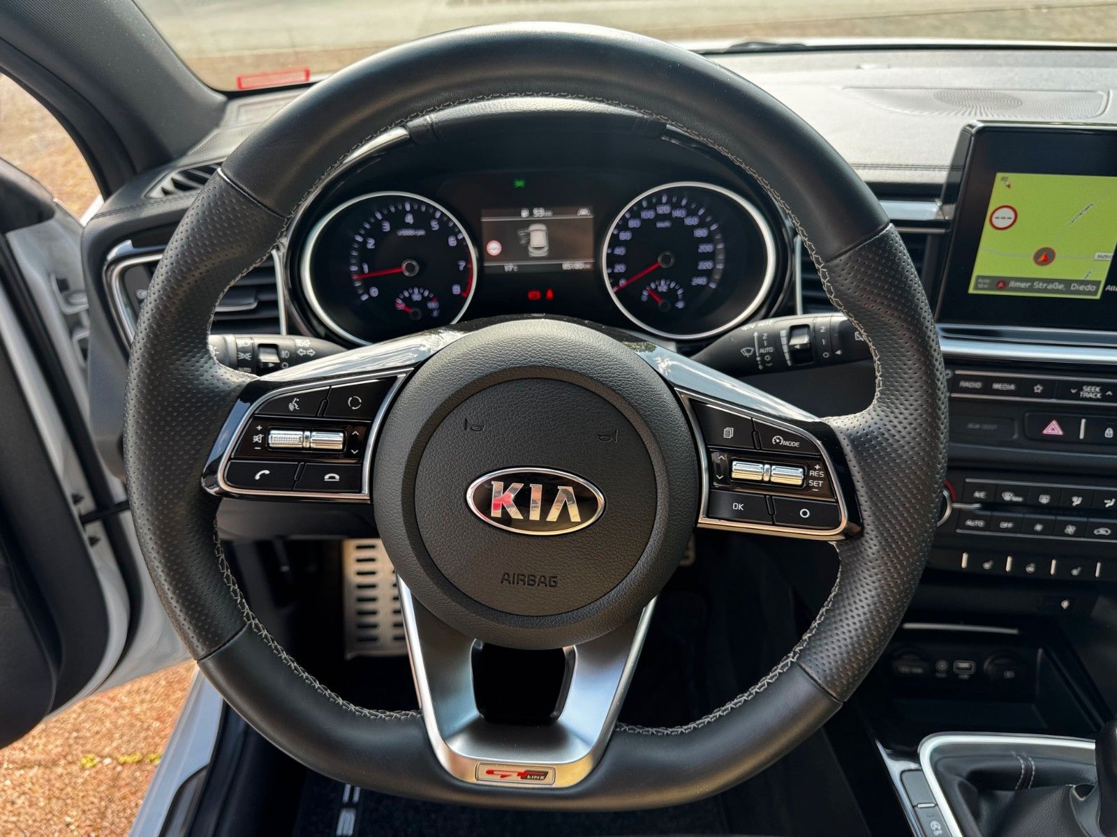 Fahrzeugabbildung Kia Ceed 1.4 GT-LINE GLASDACH NAVI KAMERA SITZHEIZUN