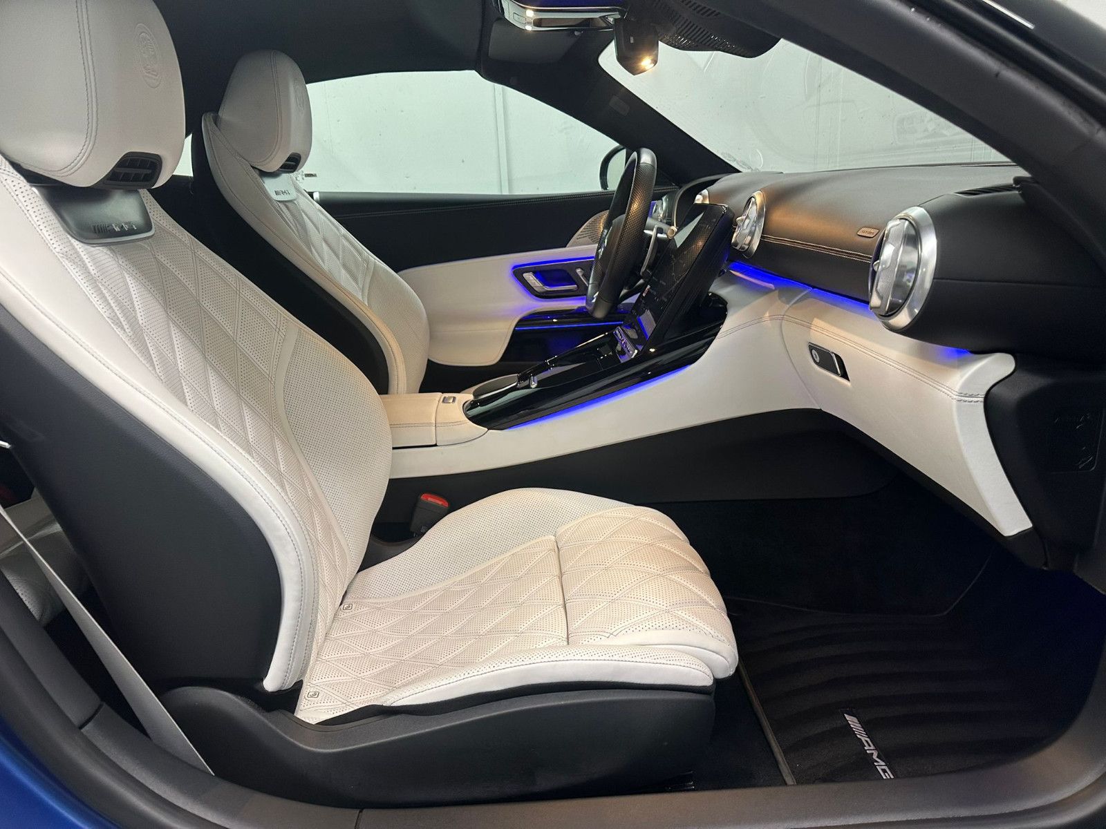 Fahrzeugabbildung Mercedes-Benz SL 63 AMG 4MATIC+ *KERAMIK*MANUFAKTUR*CARBON*TV*