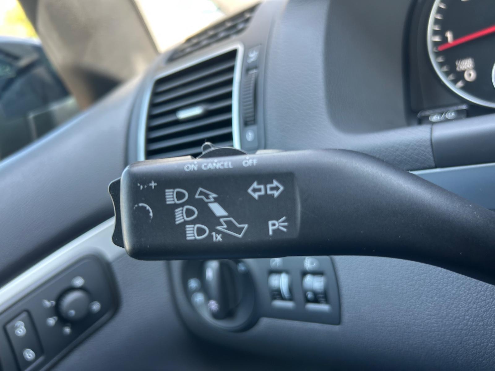 Volkswagen Touran 2015 — photo 18