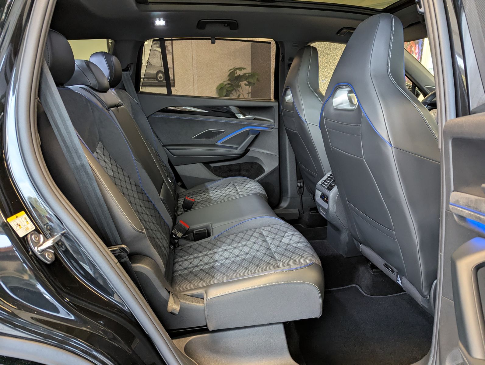 VW Tayron 2.0 4M R-Line Launch Pano Matrix AHK 20" - Image 17