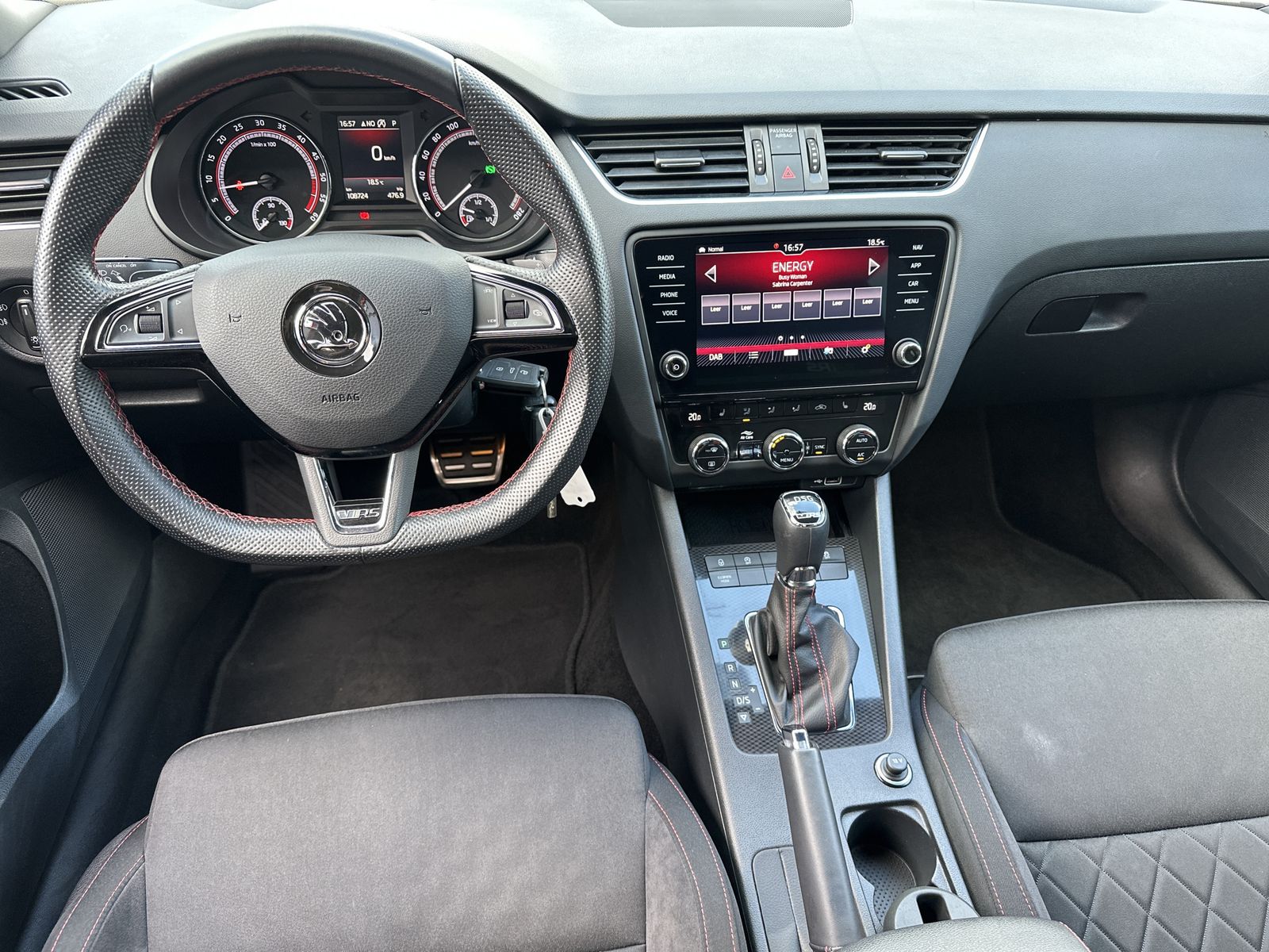 Fahrzeugabbildung SKODA Octavia Combi 2.0 TDI DSG RS NAV+LED+18ZOLL+2HD