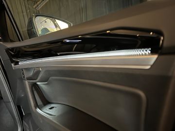Volkswagen Touareg - 12