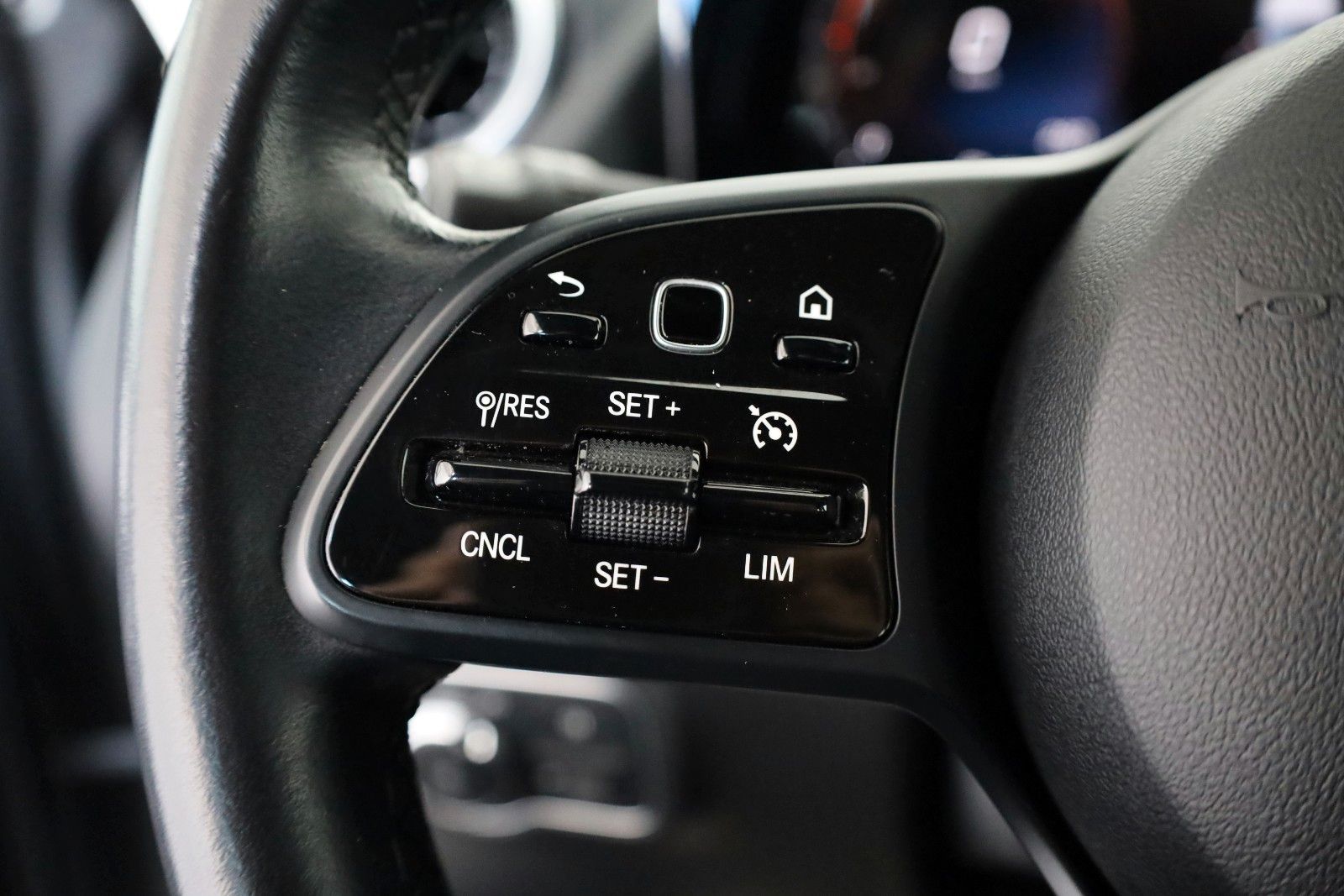 Fahrzeugabbildung Mercedes-Benz GLA 250 e Style,T.Leder,Navi,LED,SH