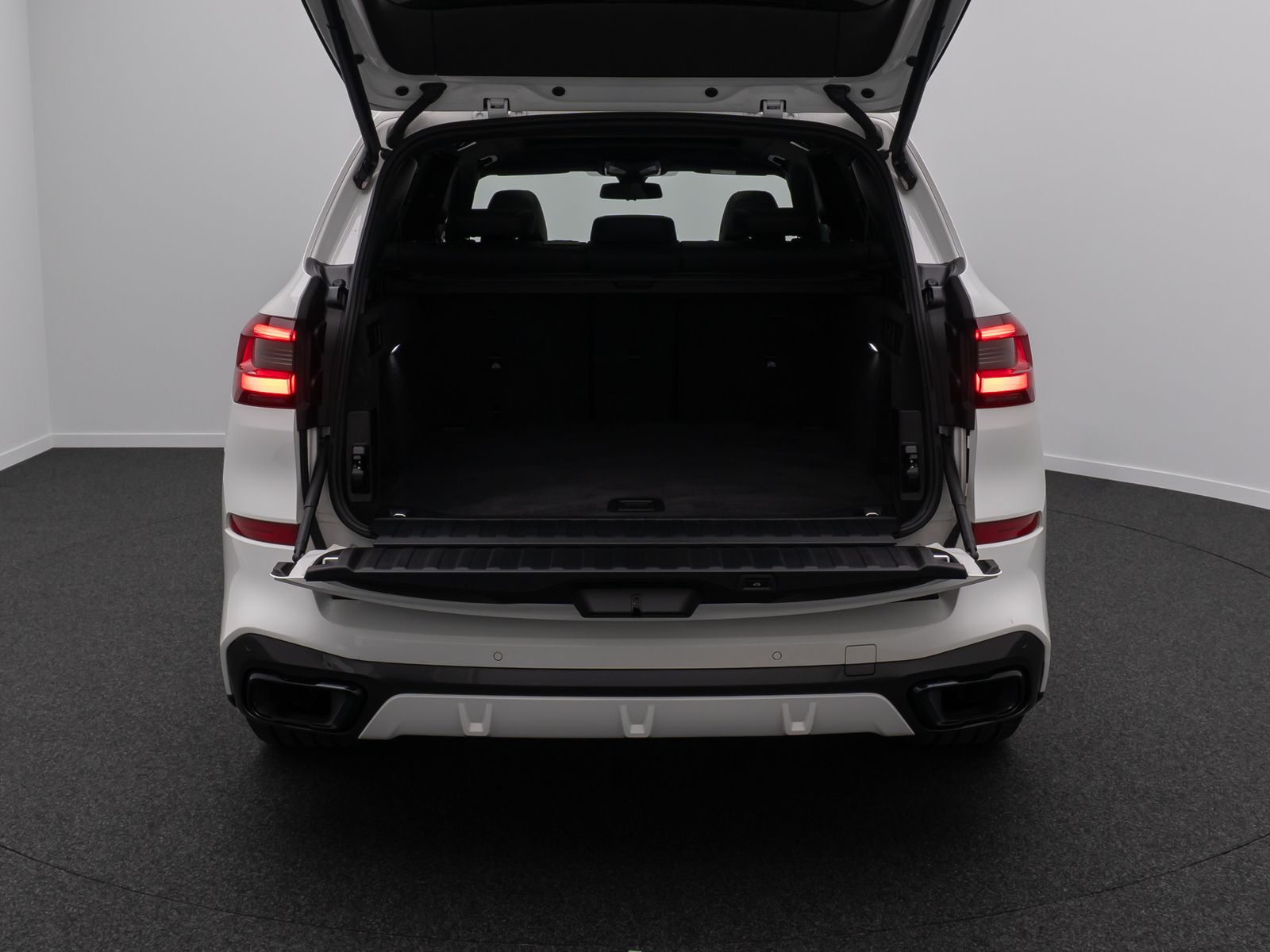 Fahrzeugabbildung BMW X5 xD30d M Sport 360° HUD HiFi DAB AHK Panorama