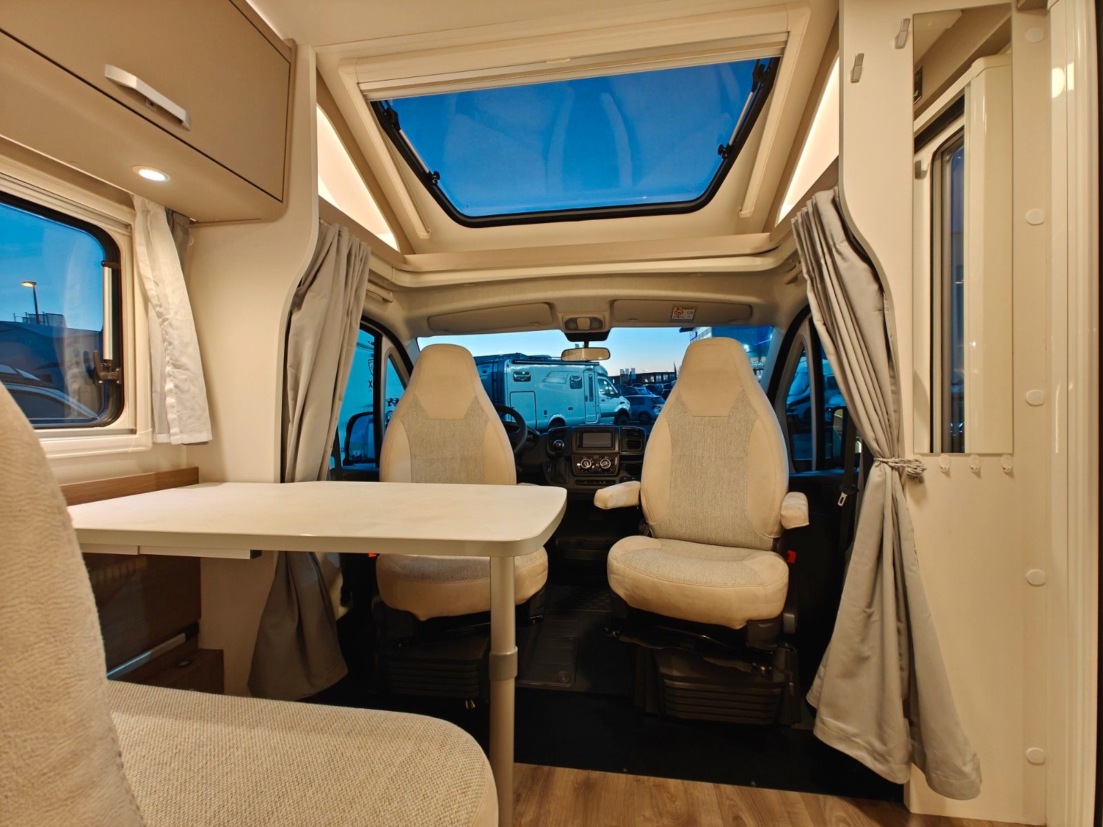 Fahrzeugabbildung Carado T-135 - SAT, TV, 2x Batterie, Solar, Automatik!