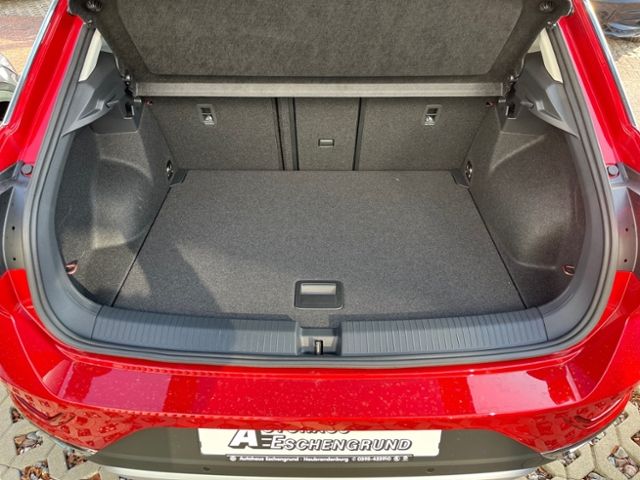 Fahrzeugabbildung Volkswagen T-Roc 1.5 TSI DSG AHK KAMERA