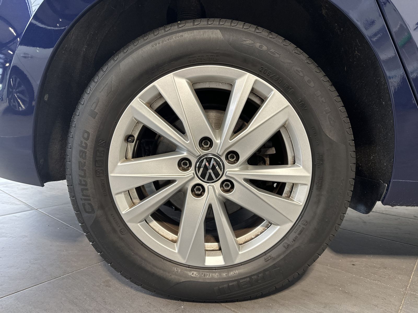 Fahrzeugabbildung Volkswagen Touran 2.0 TDI DSG CL NAV+ACC+DIGDISPLAY+KAM+1HD