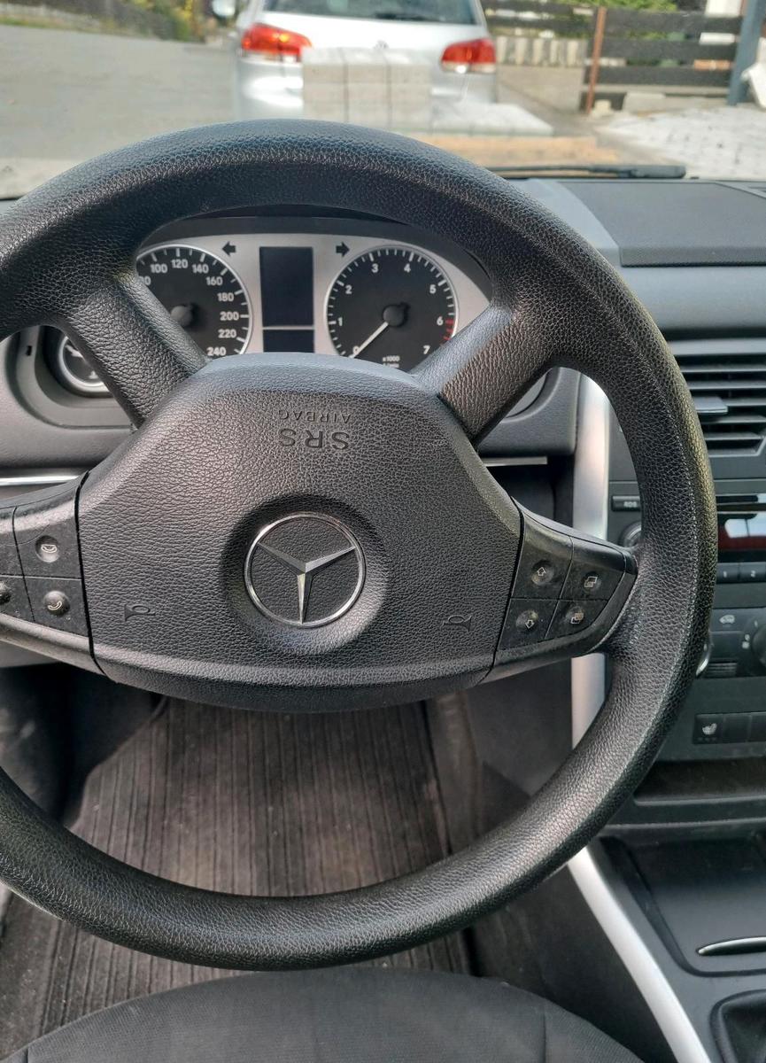 Mercedes-Benz B150 2006 — салон