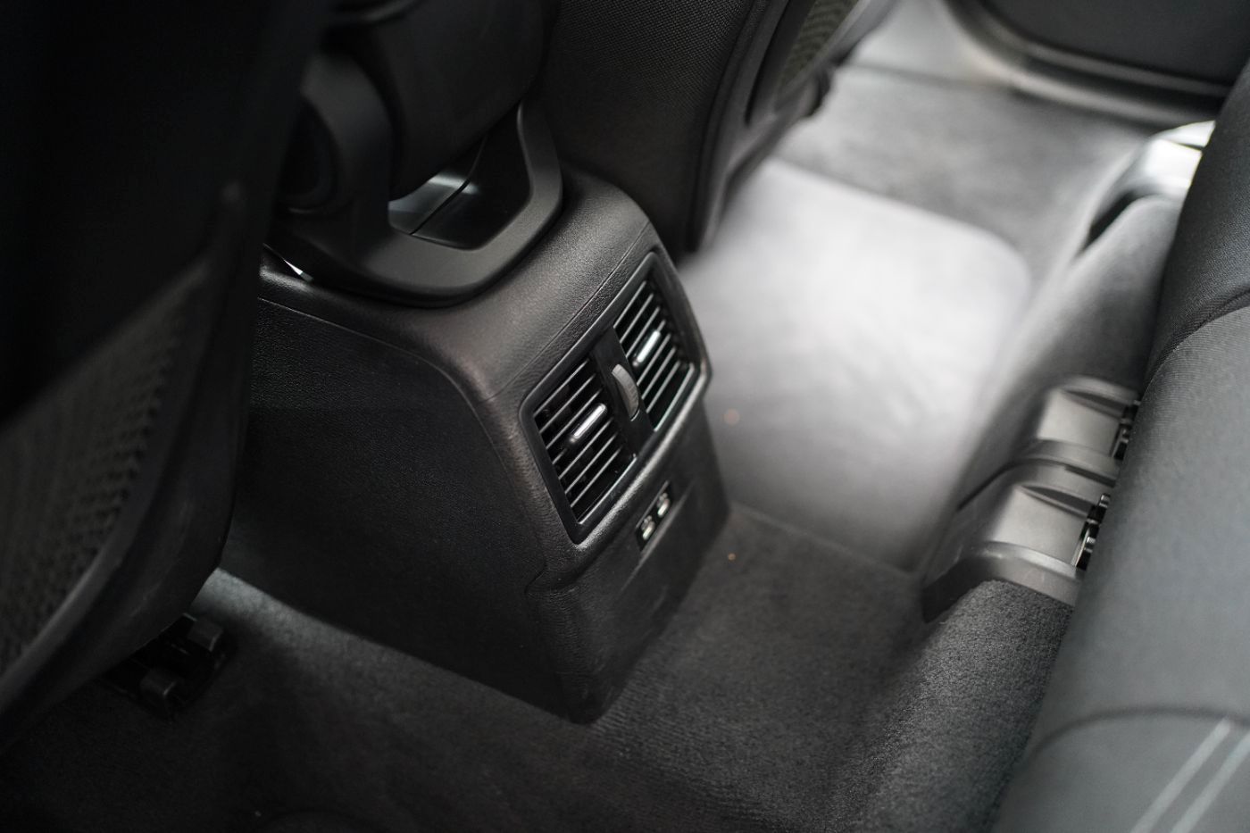 Fahrzeugabbildung BMW X1 xDrive 18d Sport Line +AHK+Park-& Drivingassi