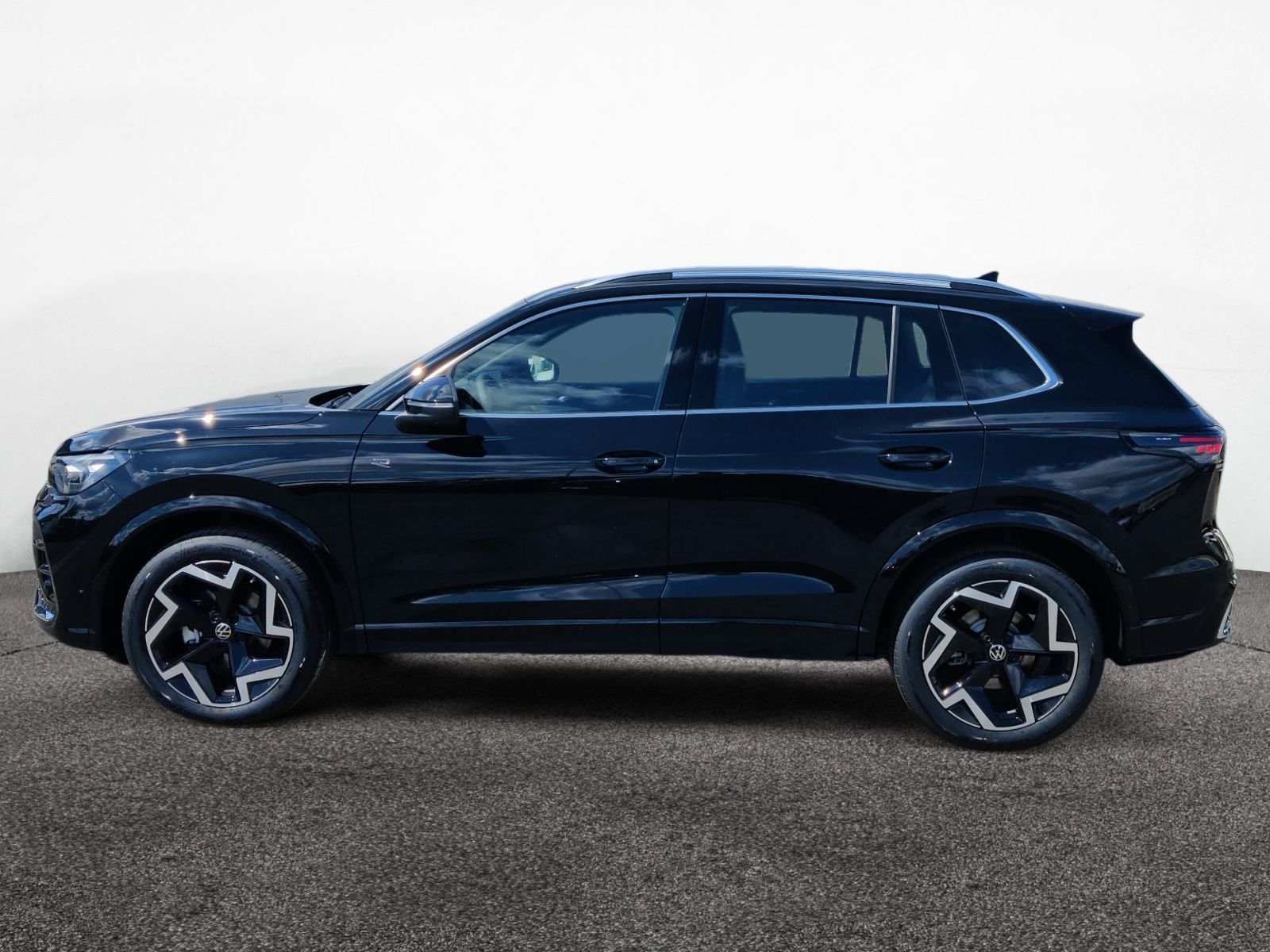 Volkswagen Tiguan 1.5 TSI DSG R-Line Matrix 360° AHK Navi foto 3