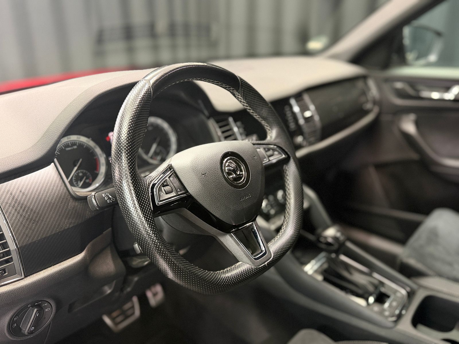 Fahrzeugabbildung SKODA Kodiaq Ambition 4x4|7-SITZER|CANTON|PANO|AHK