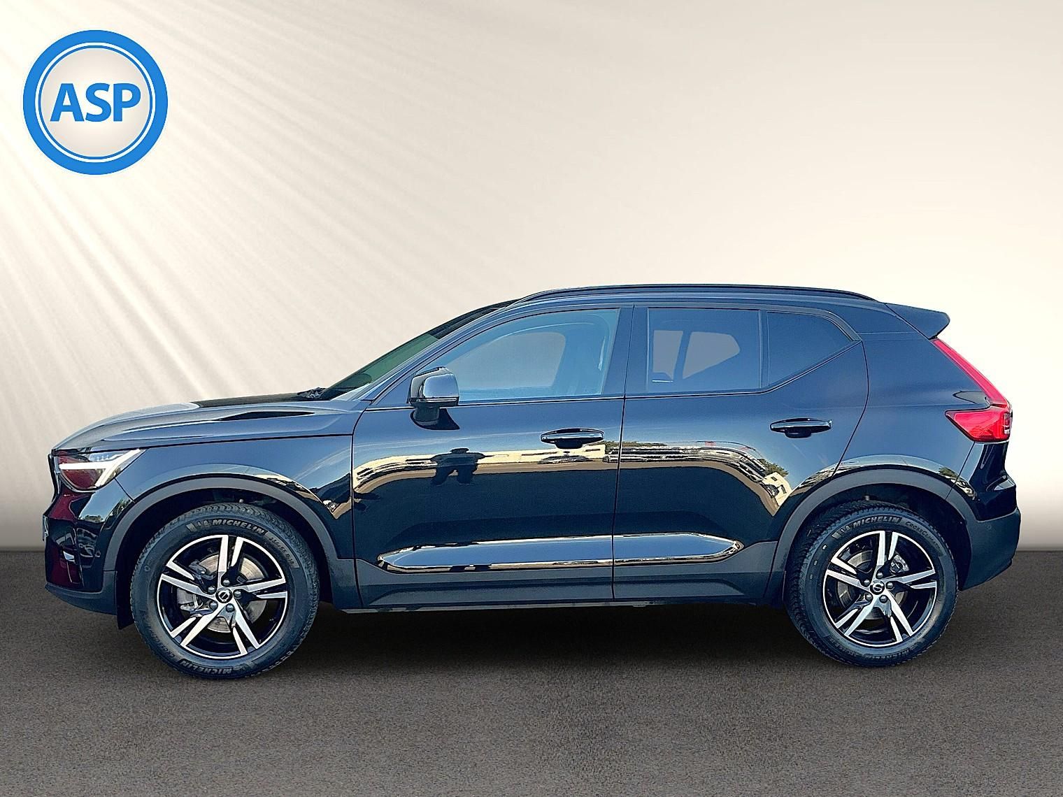 Volvo XC40 B3 DKG Dark LED PANO H&K Apple&Andro RFK foto 7