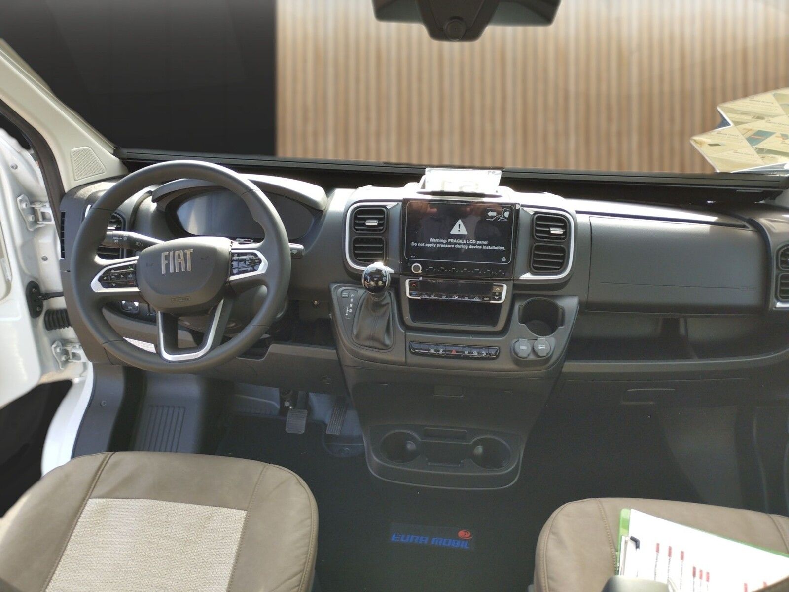 Fahrzeugabbildung Eura Mobil Profila T PT 695 EB Automatik, Mondial Pakete